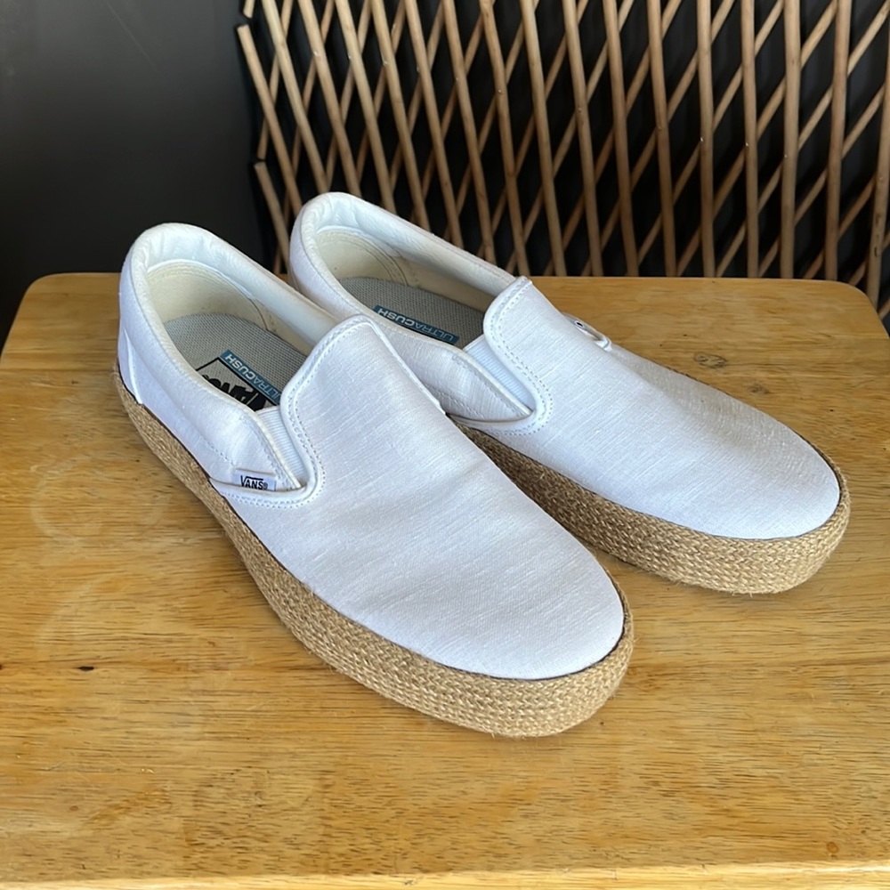 Mens White Vans - Super Clean!